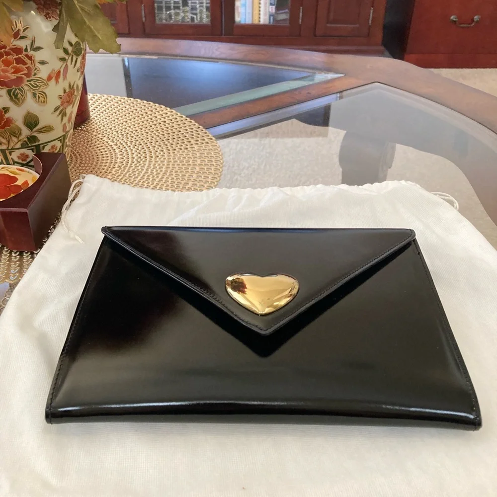 Pre-Loved Authentic Moschino Redwall Black Gold Heart Leather Envelope Clutch - Picture 5 of 9